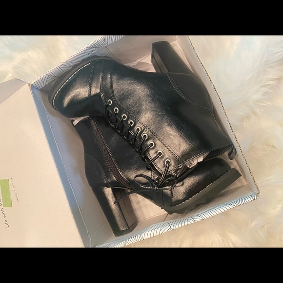 BLACK FAUX ▪️LEATHER BOOTS▪️ - Picture 5 of 9